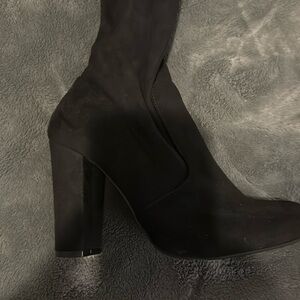 Black long over the knee tie up boots that’s a beauty😍